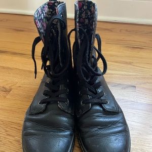 Dr Martens Stratford floral lined lace up boot